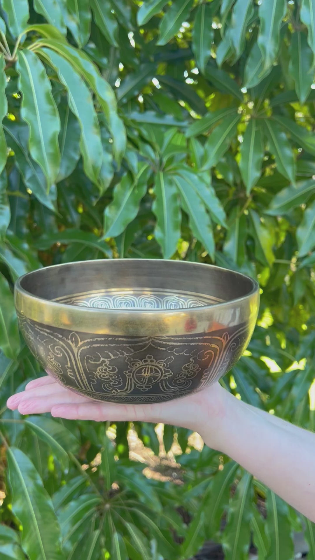 Tibetan Singing Bowl - 8 Auspicious Symbols - Throat Chakra 1